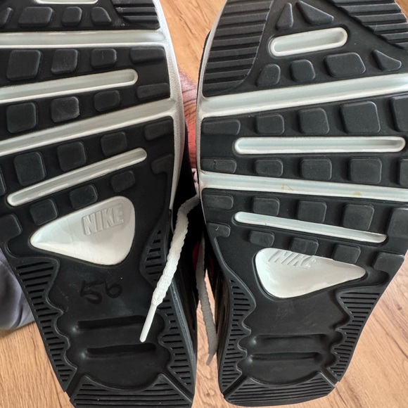 Nike Air Max 90 LV8 White and Gray Sneakers with Red Accents Size:9.5 - Picture 7 of 7